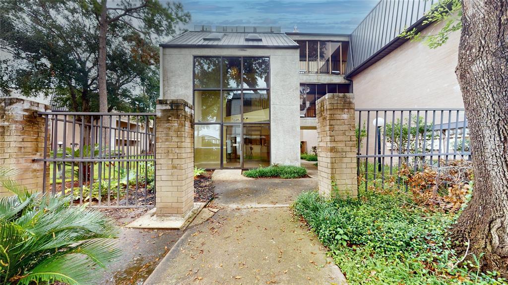 8417 Hearth Dr in Houston, TX - Foto de edificio