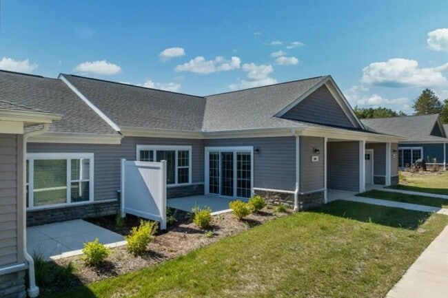 1840 Sugaree Ln in Oak Creek, WI - Building Photo - Building Photo