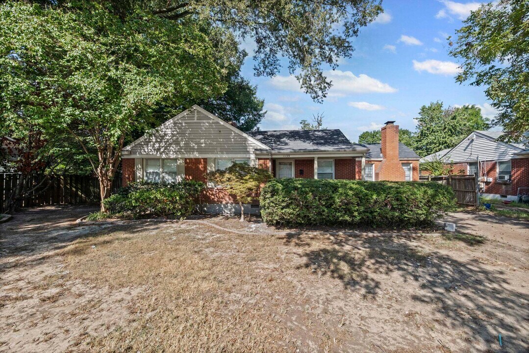1139 Russwood Rd in Memphis, TN - Building Photo