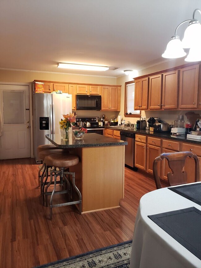 1219 Mathis Ferry Rd in Mount Pleasant, SC - Building Photo - Building Photo