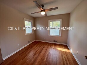 502 W Country Ln Terrace in Kansas City, MO - Building Photo - Building Photo