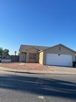 11795 W Columbine Dr in El Mirage, AZ - Building Photo