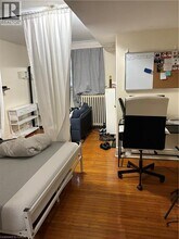 92 Sanford Ave S in Hamilton, ON - Building Photo - Building Photo