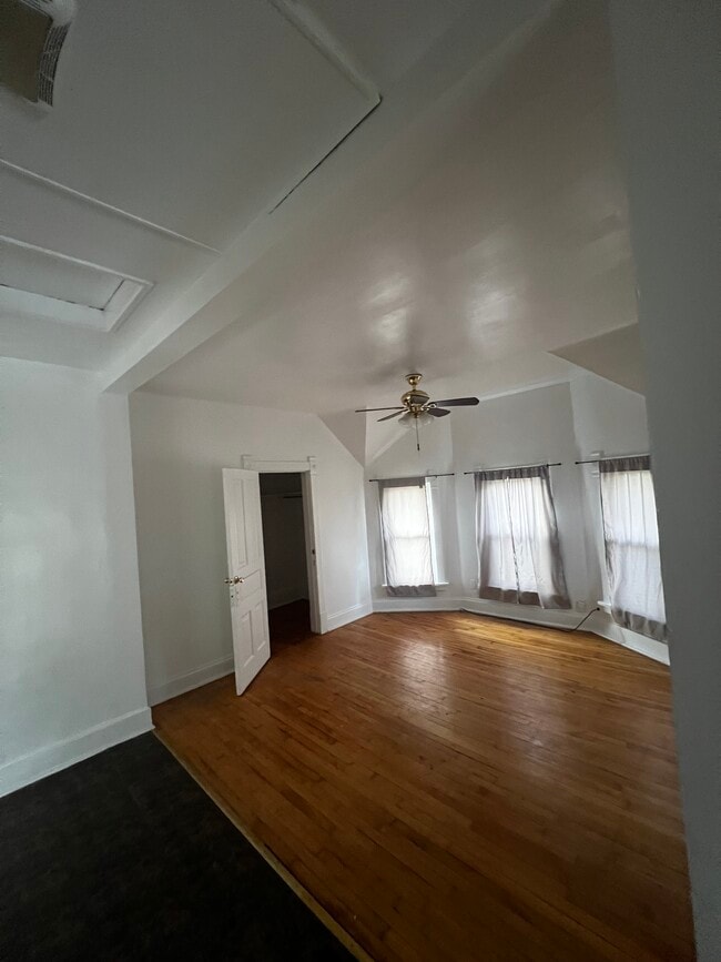 9025 Burlington Ave, Unit 2floor in Brookfield, IL - Building Photo - Building Photo