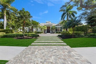 2250 Crayton Rd in Naples, FL - Building Photo - Building Photo