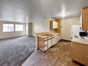 6799 W Overland Rd in Boise, ID - Building Photo - Building Photo