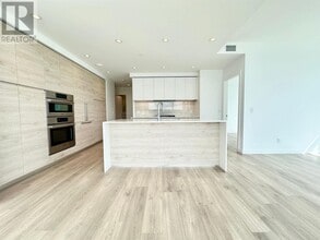 660-1660 Quayside Dr in New Westminster, BC - Building Photo - Building Photo