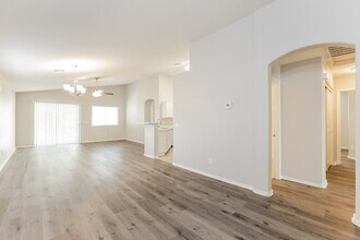 6824 S 38th Dr in Phoenix, AZ - Building Photo - Building Photo