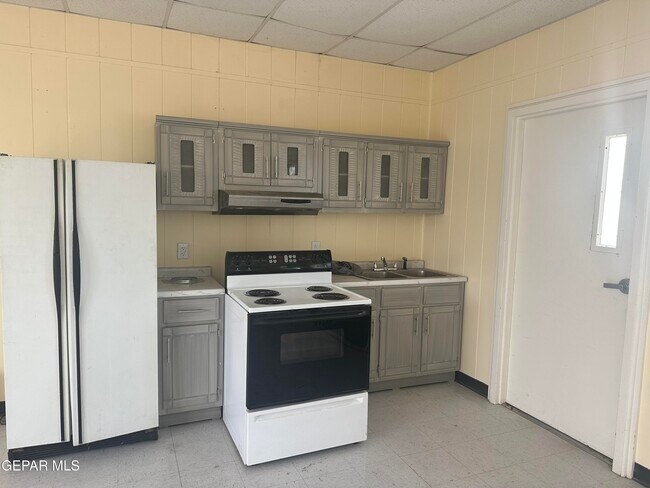 6800 1st St in Canutillo, TX - Building Photo - Building Photo