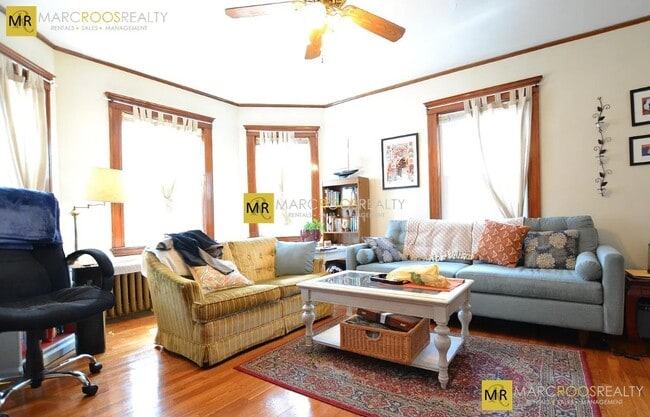 8 Oliva Rd in Boston, MA - Foto de edificio - Building Photo