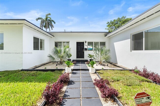 1581 Normandy Dr in Miami Beach, FL - Building Photo - Building Photo