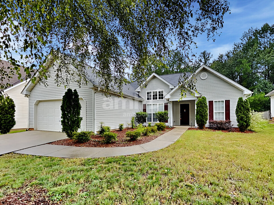 1876 Summit Creek Way in Loganville, GA - Foto de edificio