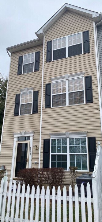 8001 Brookstone Ct in Severn, MD - Building Photo