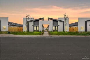 24 N 25th St in McAllen, TX - Building Photo