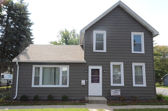 401 E 1st St