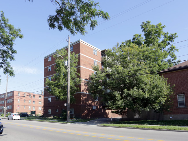 Bonneville Manor in Hamilton, ON - Building Photo - Building Photo