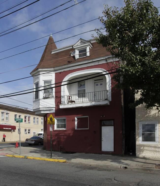 240 Hall Ave in Perth Amboy, NJ - Building Photo - Building Photo