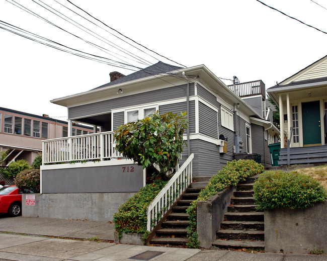 712 N Motor Pl in Seattle, WA - Foto de edificio - Building Photo