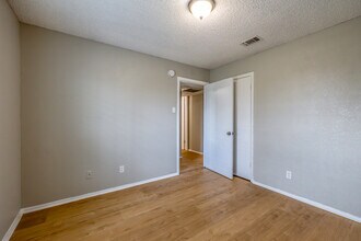 Caldwell Courts in Dallas, TX - Building Photo - Interior Photo