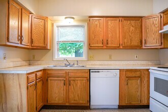 124 Crain Ave in Kent, OH - Building Photo - Building Photo