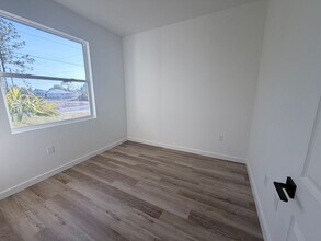 5064-5066 Jones Dr in Lehigh Acres, FL - Building Photo - Building Photo