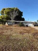 13802 Second St in Ft. Myers, FL - Building Photo