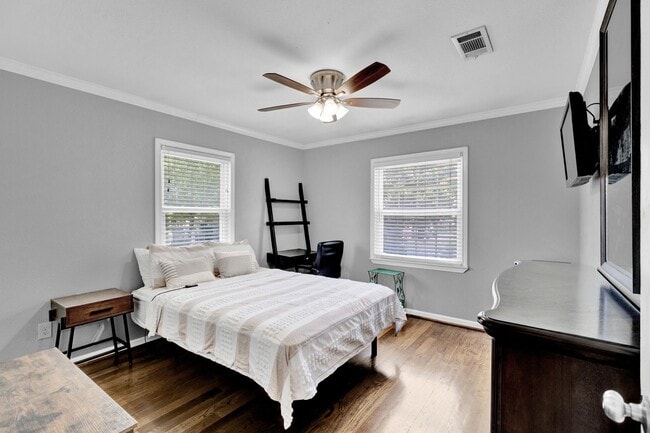 property at 5516 Chenevert St