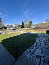 8241 Garry Oak Dr in Citrus Heights, CA - Building Photo - Building Photo