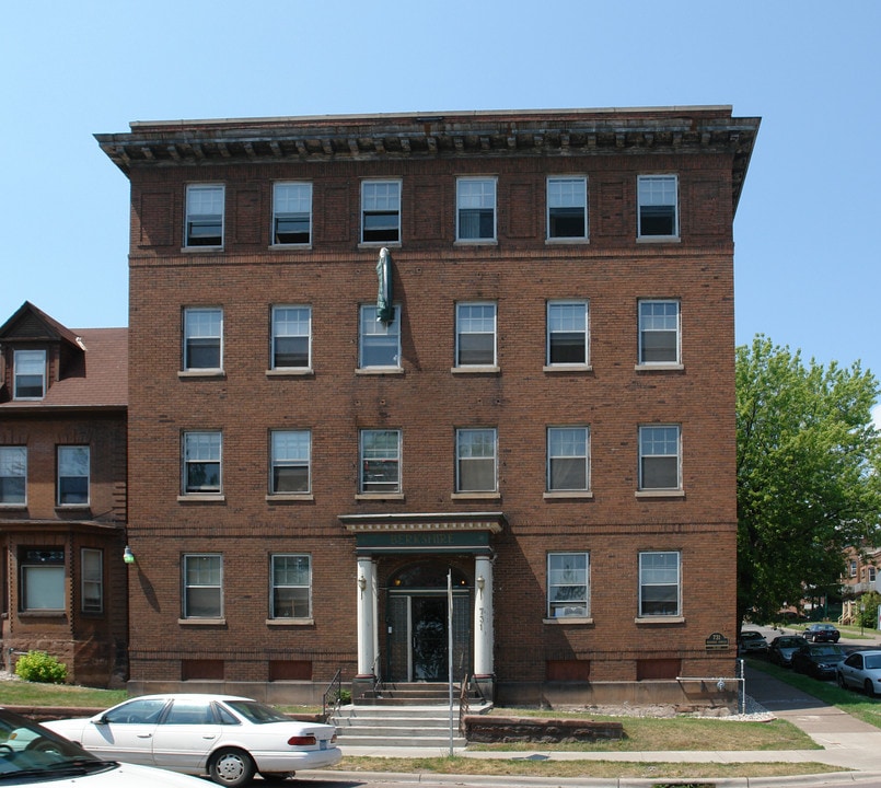 Birkshire in Duluth, MN - Foto de edificio