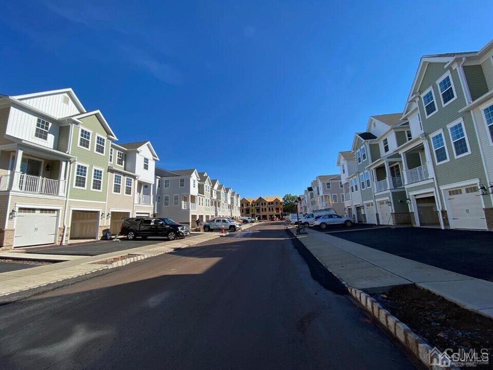 2 Depot Wy in Dunellen, NJ - Building Photo