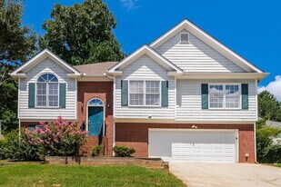 605 Oxford Crest Ct NW in Lawrenceville, GA - Building Photo