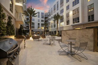 Hanover Burlingame in Burlingame, CA - Foto de edificio - Building Photo