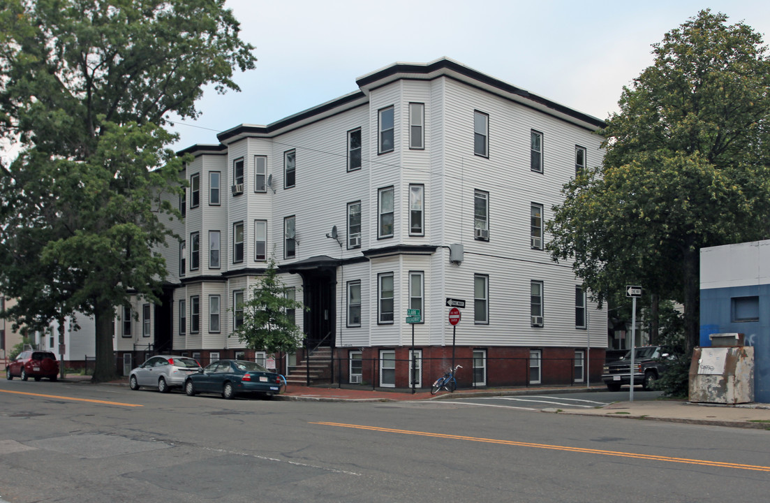 223-225 Broadway in Cambridge, MA - Foto de edificio