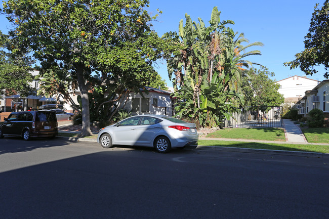 315 E Valencia Ave in Burbank, CA - Foto de edificio - Building Photo