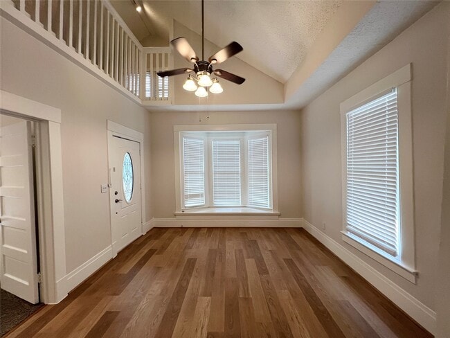 421 E Myrtle St in Angleton, TX - Building Photo - Building Photo