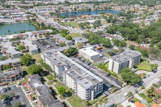 845 W 75th St in Hialeah, FL - Foto de edificio - Building Photo