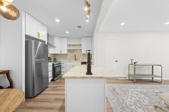 2012 Brun St in Houston, TX - Building Photo - Building Photo