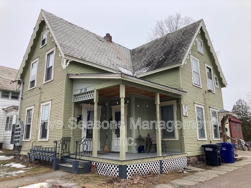 19 Grant St in Burlington, VT - Foto de edificio