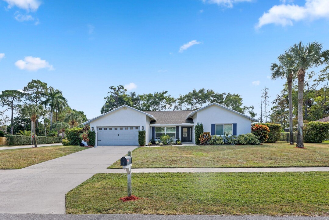 13181 La Mirada Cir in Wellington, FL - Building Photo