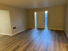 614 J St in Medford, OR - Building Photo - Building Photo
