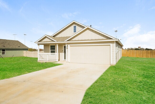 347 Agave Cir in Jourdanton, TX - Building Photo - Building Photo