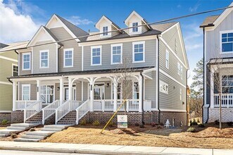 152 Palm St in Holly Springs, GA - Foto de edificio - Building Photo