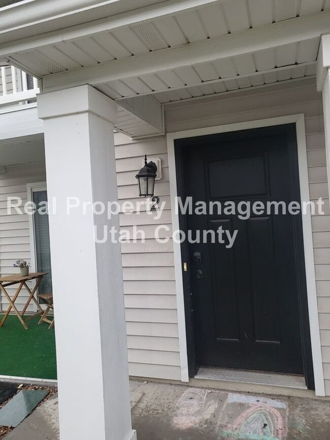 2487 W 500 S in Springville, UT - Foto de edificio - Building Photo