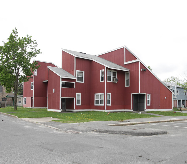 Dower Square in Pittsfield, MA - Foto de edificio - Building Photo