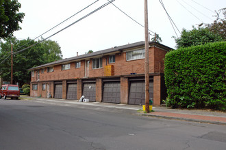 2331-2343 NE Everett St in Portland, OR - Building Photo - Building Photo