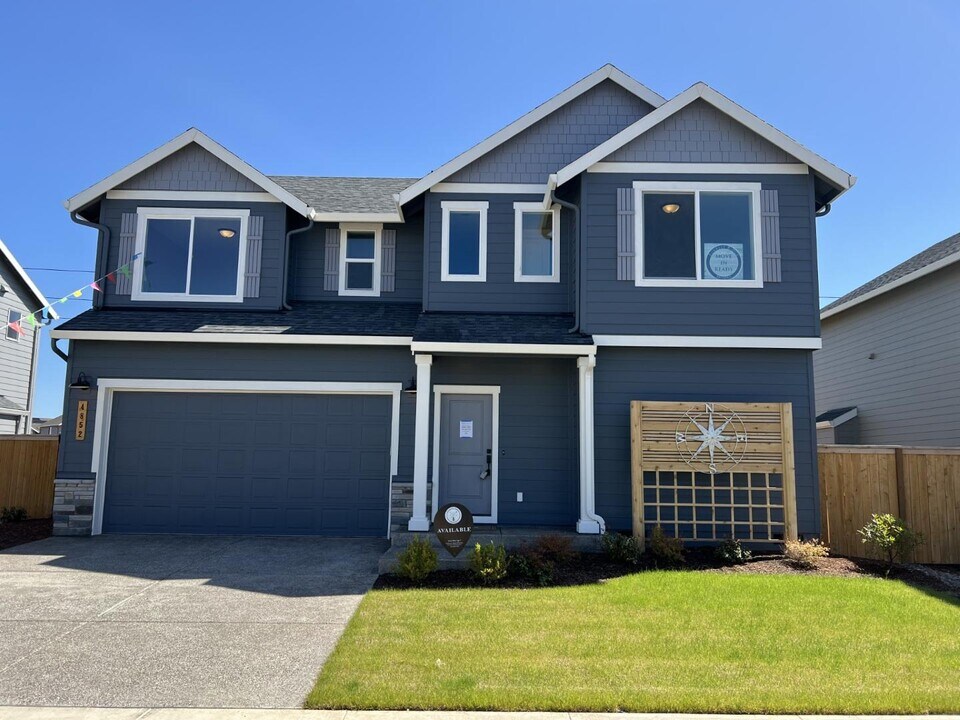 4852 Flight Ave NE in Salem, OR - Building Photo