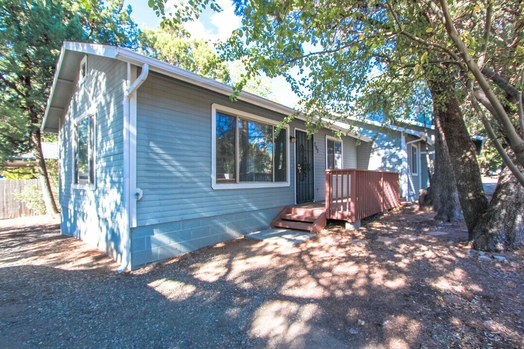 202 Robinson Dr in Prescott, AZ - Foto de edificio