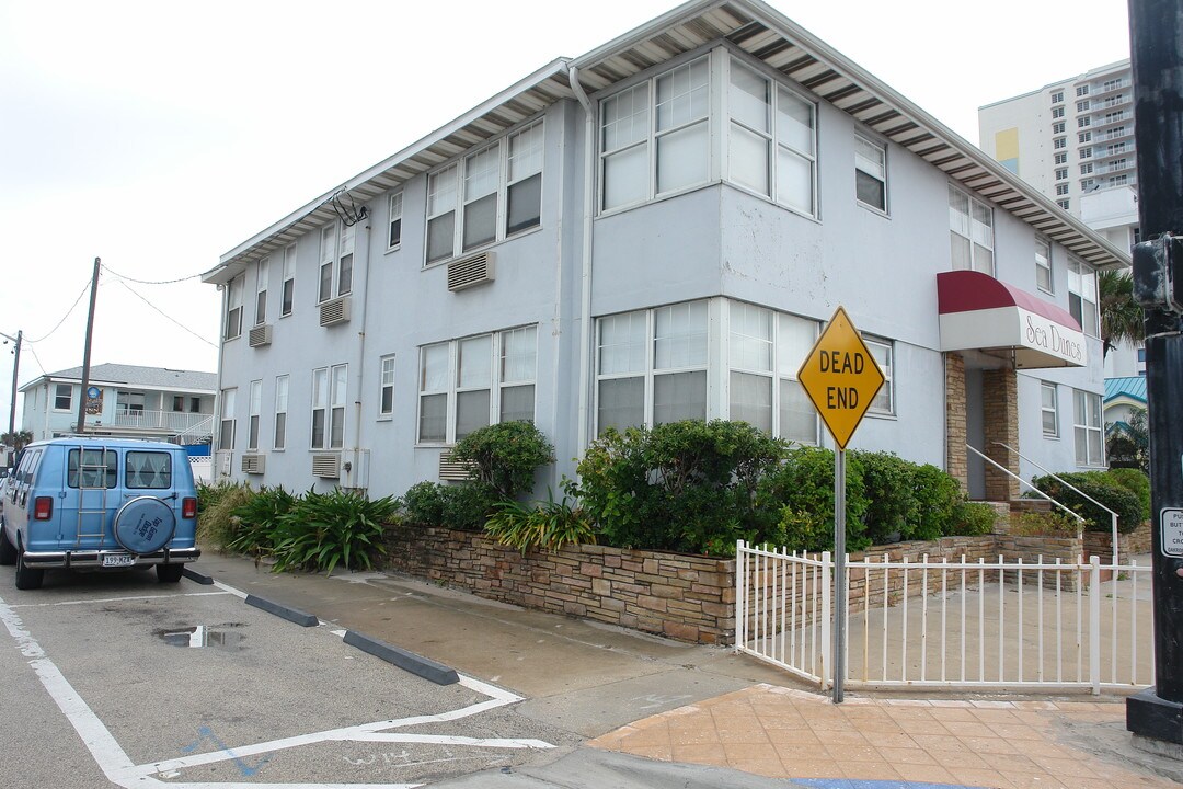 Sea Dunes in Daytona Beach, FL - Building Photo