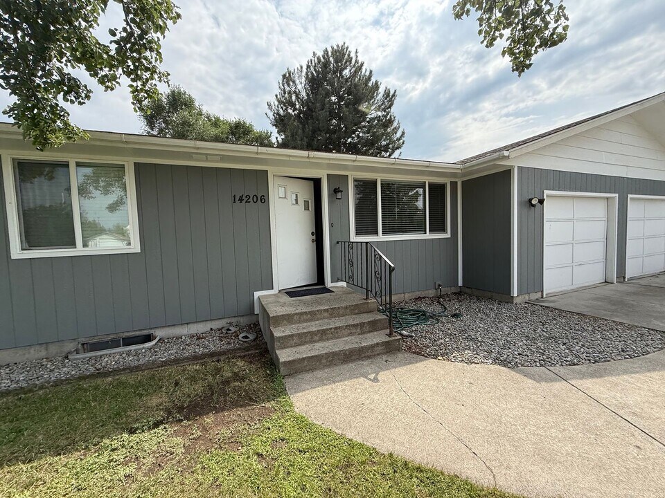 14204-14206 E 3rd Ave in Spokane Valley, WA - Building Photo