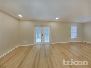 4306 Woodlark Dr in Tampa, FL - Foto de edificio - Building Photo